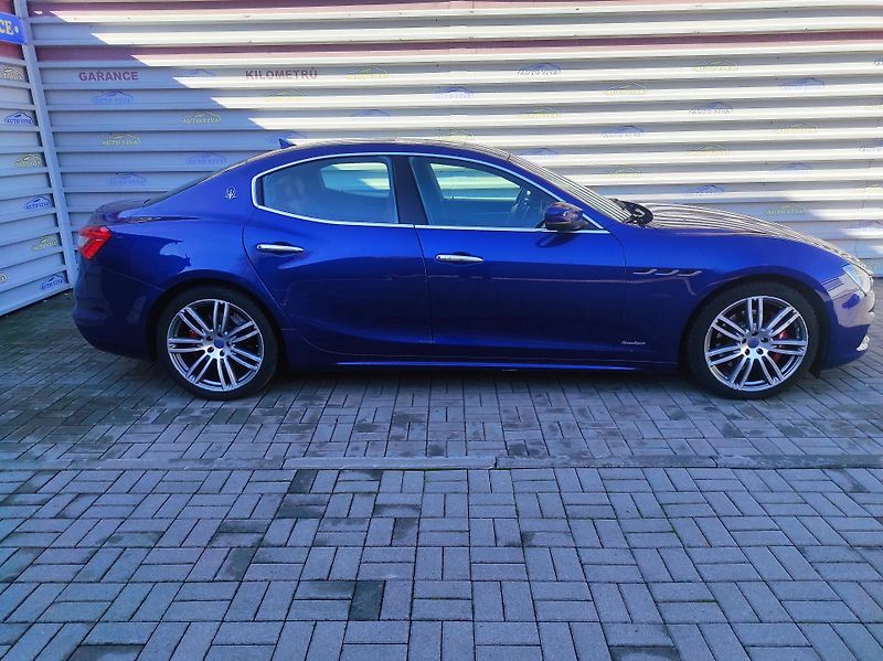 Maserati Ghibli 3.0 V6 316kW S Q4 LIFT, AT - fotka 2 z 48