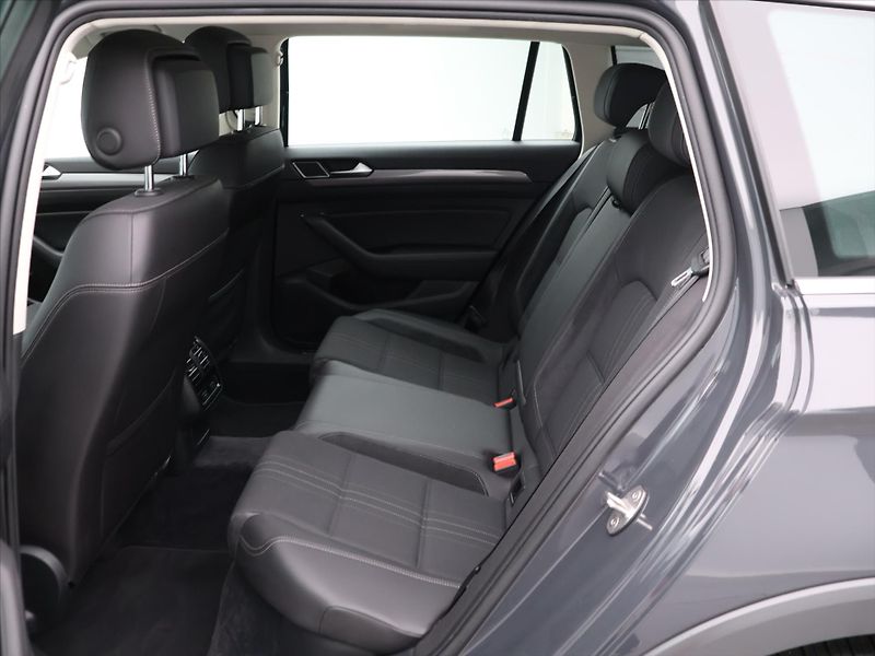 Volkswagen Passat 2,0 TDI 140kW Alltrack 4M DSG - fotka 13 z 28
