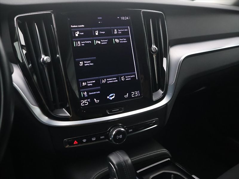 Volvo V60 2,0 T6 186kW 4x4 MomentumPro - fotka 16 z 28