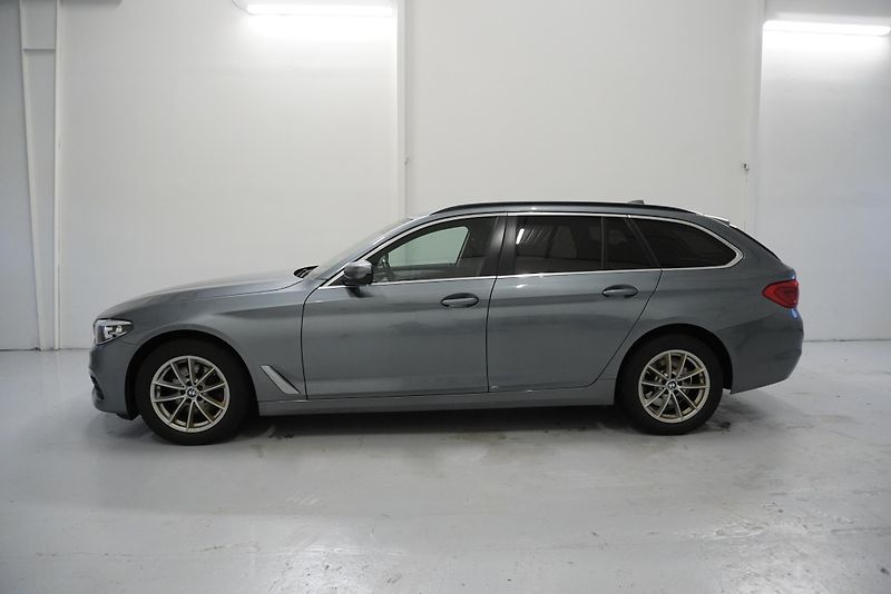 BMW Řada 5 (2018) 520D TOURING STEPTRONIC - fotka 5 z 27