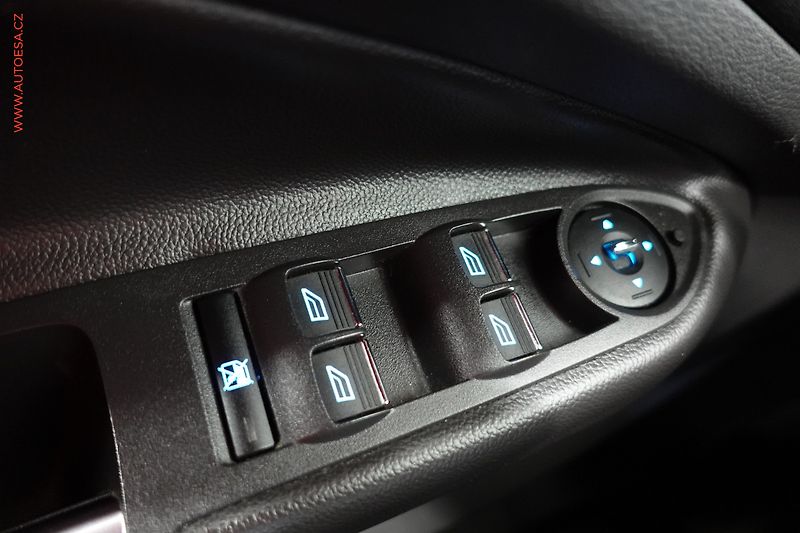 Ford Kuga (2013) 2.0TDCi 4x4, AT, park.čidla - fotka 14 z 22