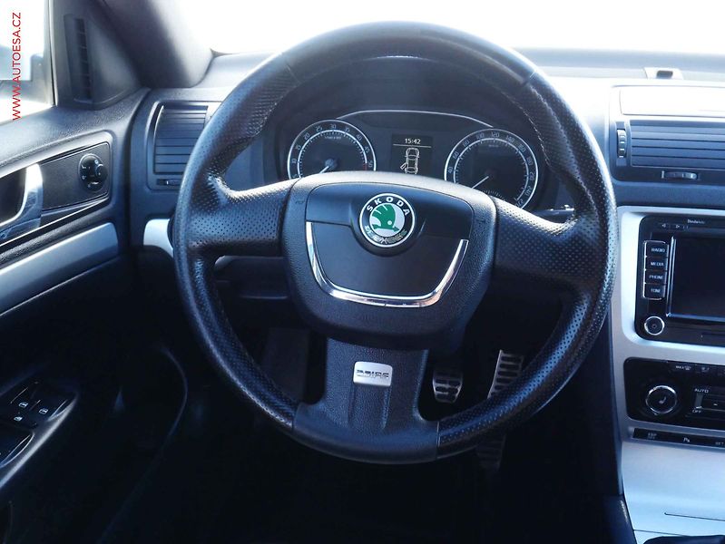 Škoda Octavia (2009) 2.0 TDi, RS, xenon, navi - fotka 13 z 15