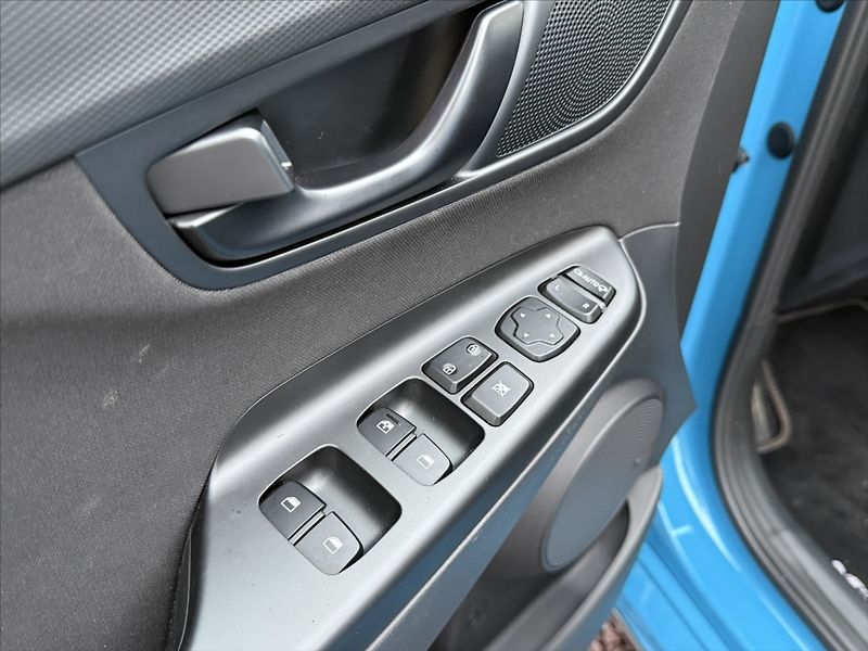 Hyundai Kona 1,6 T-GDi 145kW DCT N-Line 4WD - fotka 6 z 25