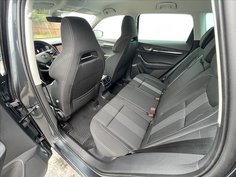 Škoda Karoq 2,0 TDI DSG Style Plus ACC+NAV - fotka 18 z 25