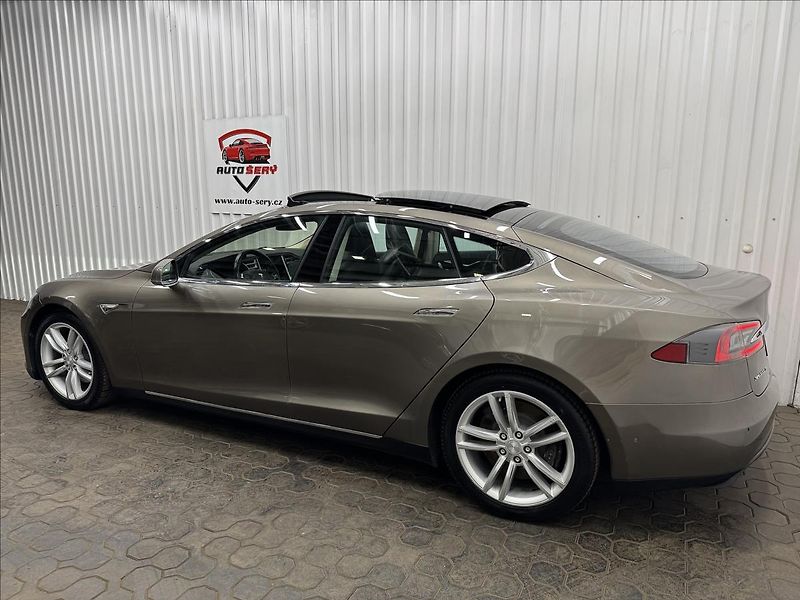 Tesla Model S 70D 4x4 DUAL MOTOR PANO DPH - fotka 5 z 36