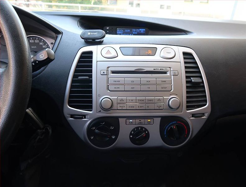 Hyundai i20 (2011) 1.2, po STK, oblíbený vůz - fotka 12 z 16