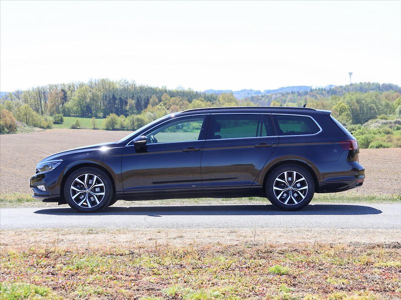 Volkswagen Passat 2,0 TDI DSG Matrix Virtual DPH - fotka 4 z 37