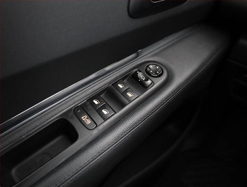 Peugeot 3008 (2012) Hybrid4, 4X4, Automat - fotka 11 z 16