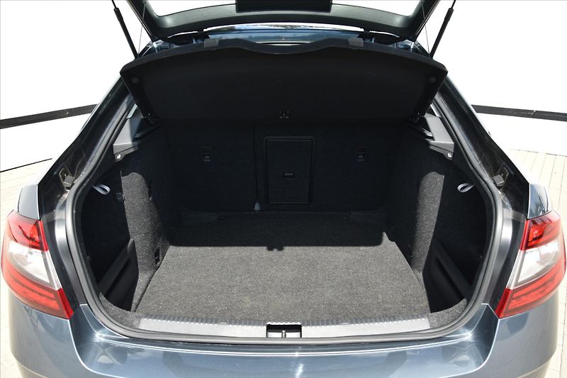 Škoda Octavia 1.6 TDI 85kW DSG STYLE ČR - fotka 12 z 24