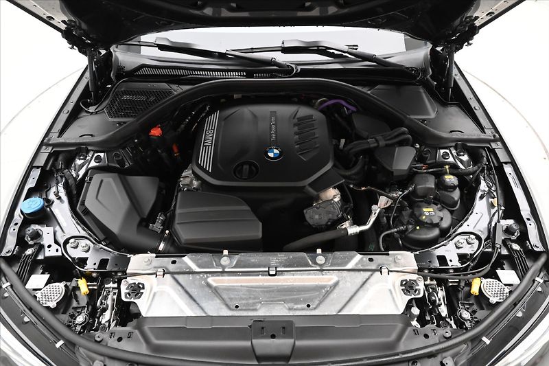 BMW Řada 3 2,0 320d 140 kW STEPTRONIC Zár - fotka 9 z 31