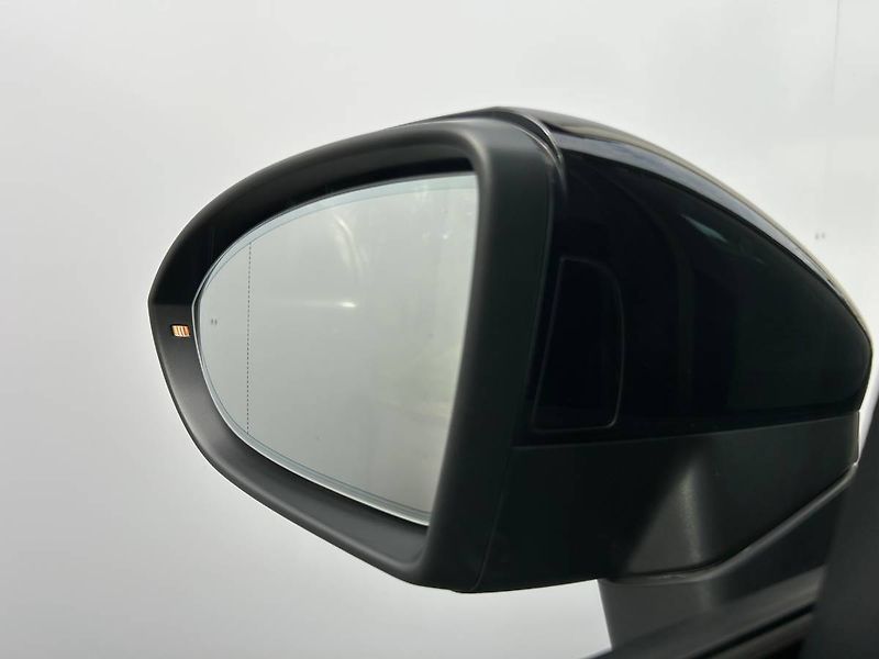 Volkswagen Touran (2023) 2.0 TDI 110kW DSG  Webasto LED - fotka 24 z 32