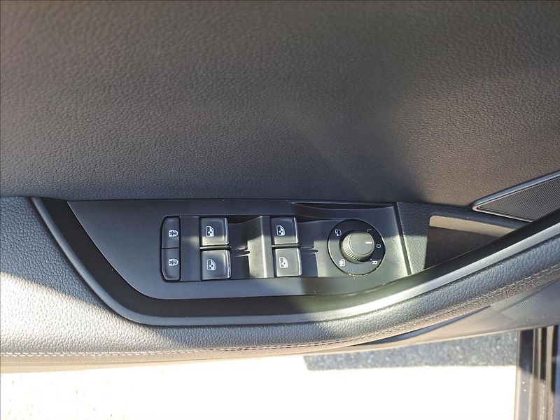 Škoda Superb 2,0 TDI 4x4 DSG KOUPENO CZ - fotka 13 z 24