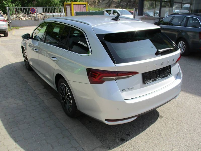 Škoda Octavia Combi Top Selection 2,0TDI 110 - fotka 7 z 15