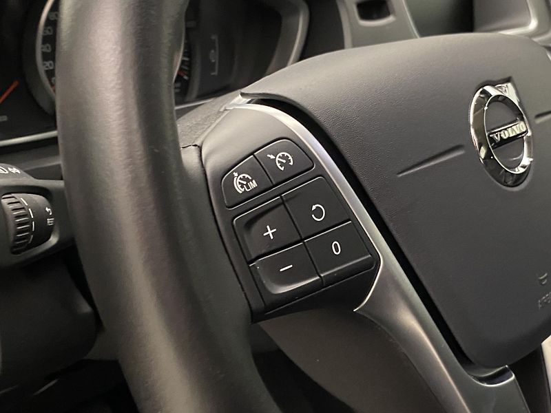 Volvo V40 T2 MOMENTUM  - fotka 19 z 39