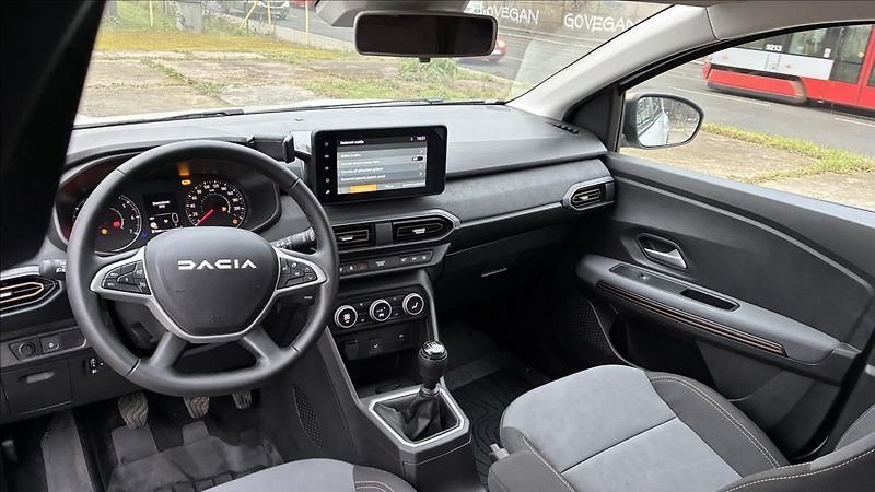 Dacia Jogger 1.0 TCe 81 kW Expression ČR - fotka 9 z 22
