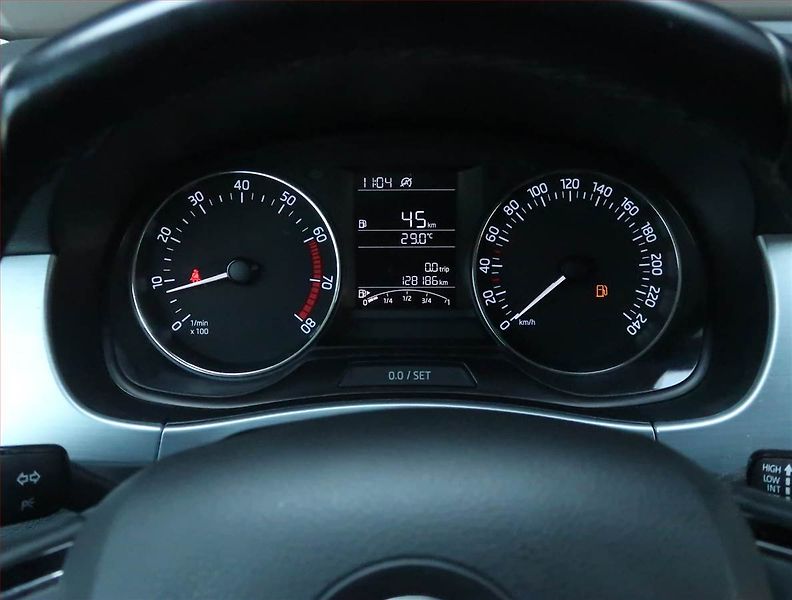 Škoda Fabia (2016) Ambition 1.2 TSI, Serv.kniha - fotka 11 z 16