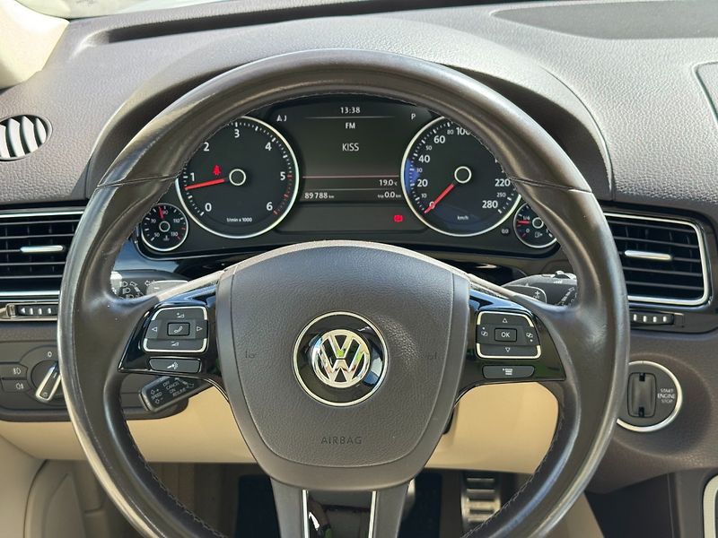 Volkswagen Touareg (2015) 3,0 TDI  193 KW Rline - fotka 17 z 35