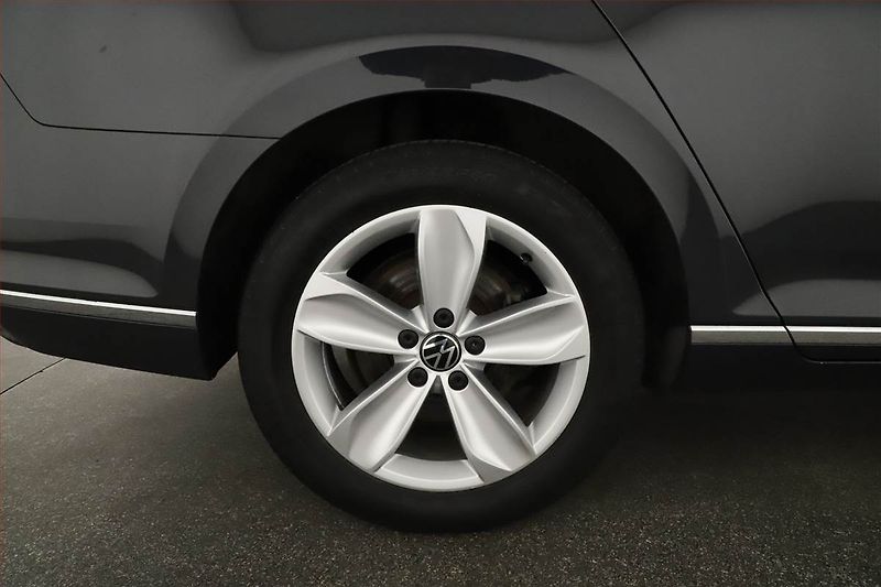 Volkswagen Passat (2021) Elegance 2.0 TDI - fotka 12 z 18