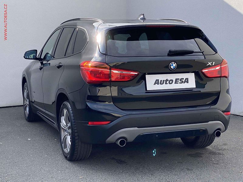 BMW X1 (2017) 2.0d xDrive20d, Sport Line - fotka 6 z 18