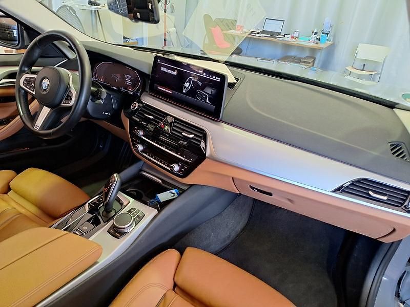 BMW Řada 5 520d xDrive Kam HUD  - fotka 2 z 4