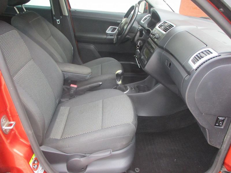 Škoda Fabia 1.6i SCOUT - fotka 16 z 32