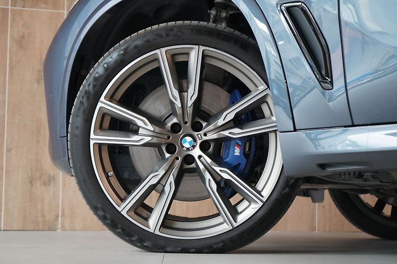 BMW X5 M50d, M Professional, Masáž - fotka 19 z 57