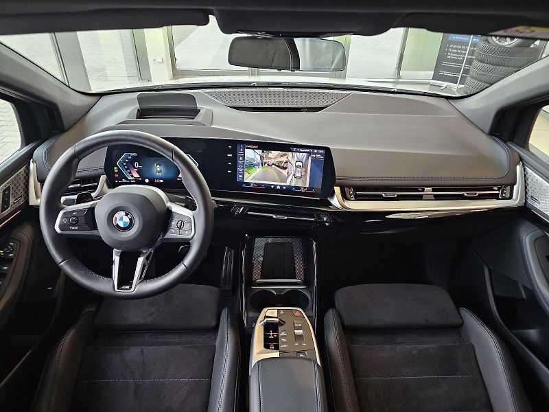 BMW Řada 2 220d Active Tourer - fotka 22 z 36