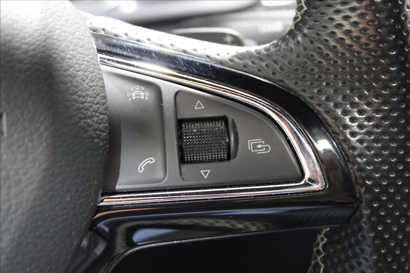 Škoda Superb 2,0 TDI DSG 140KW Sportline - fotka 20 z 37