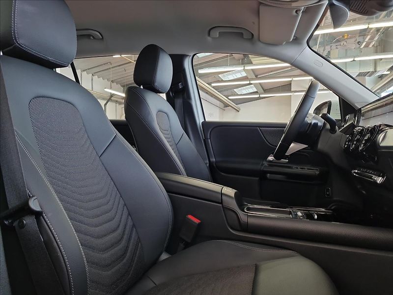Mercedes-Benz GLB 220 4MATIC - fotka 15 z 22