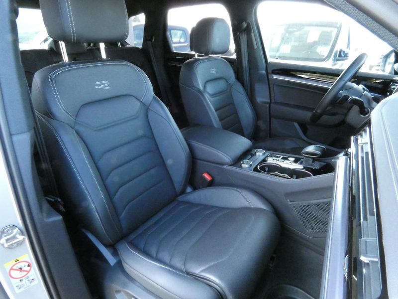 Volkswagen Touareg (2024) R-Line 3.0 TDI - NEZ.TOPENÍ - fotka 21 z 30