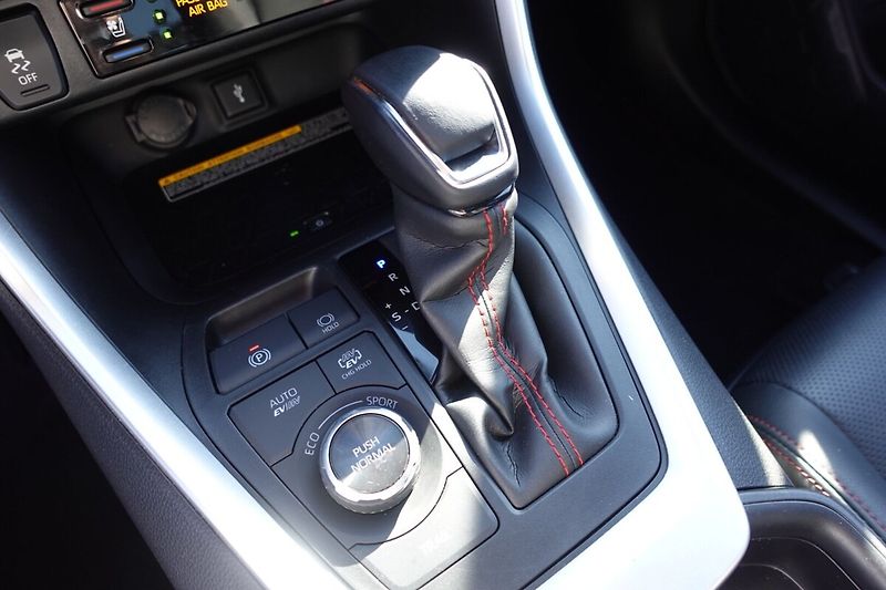 Toyota RAV4 2,5 PHEV Plug-in Selection VIP - fotka 23 z 38