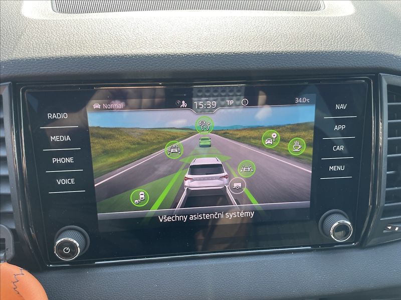 Škoda Karoq 1,5 TSi 110kw SPORTLINE 1maj C - fotka 20 z 36