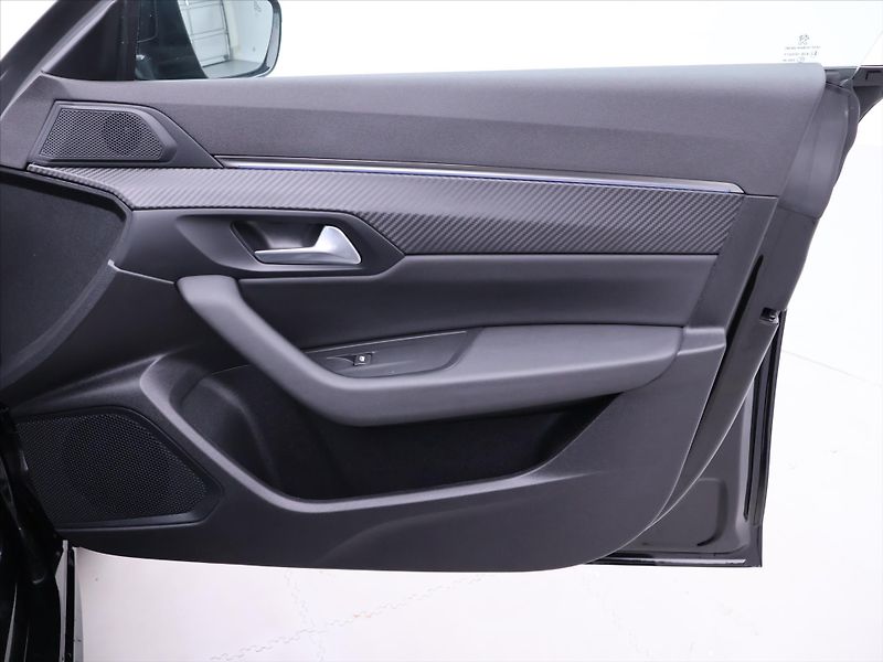 Peugeot 508 1,5 HDI 96kW Allure DPH 1.Maj. - fotka 13 z 38