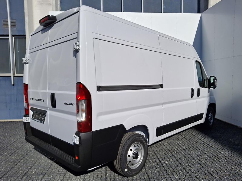 Peugeot Boxer (2026) Furgon 3300 L2H2 BlueHDi 120k  - fotka 4 z 29