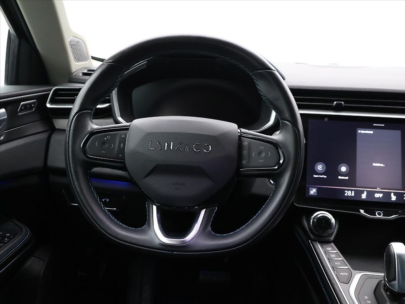 Lynk & Co 01 1,5 PHEV CORE 206kW Aut. 2.Maj - fotka 14 z 29