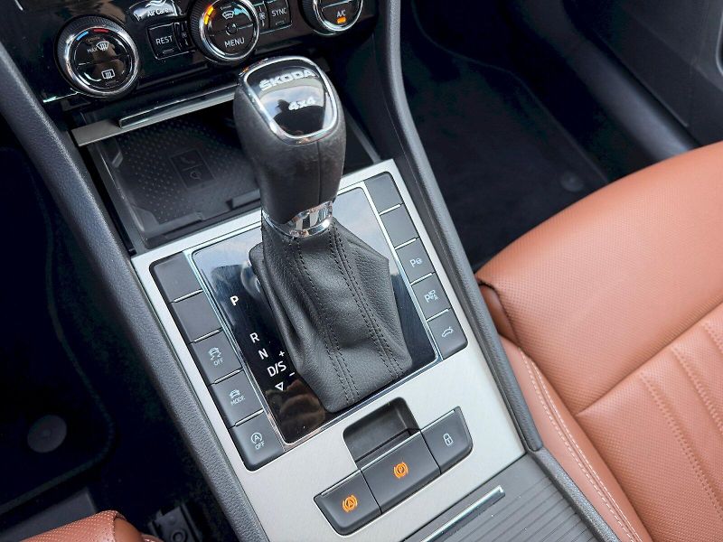 Škoda Superb (2023) 2.0 TDI 147kW 4x4 DSG L&K - fotka 28 z 35