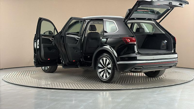 Volkswagen Touareg 3.0 TSI PHEV Tiptronic Eleganc - fotka 7 z 33