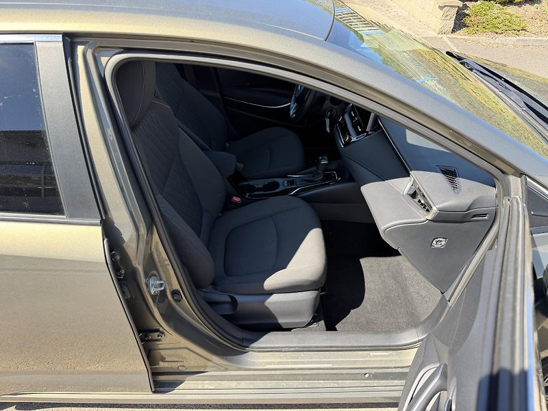 Toyota Corolla 1,5i 92kW automat  - fotka 16 z 20