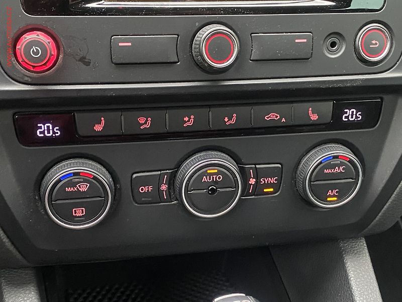 Volkswagen Jetta (2014) 2.0 TDi, DSG, bixen, TZ - fotka 16 z 20