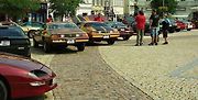 Sraz amerických vozů Chevrolet Camaro a Pontiac Firebird v Kolíně.