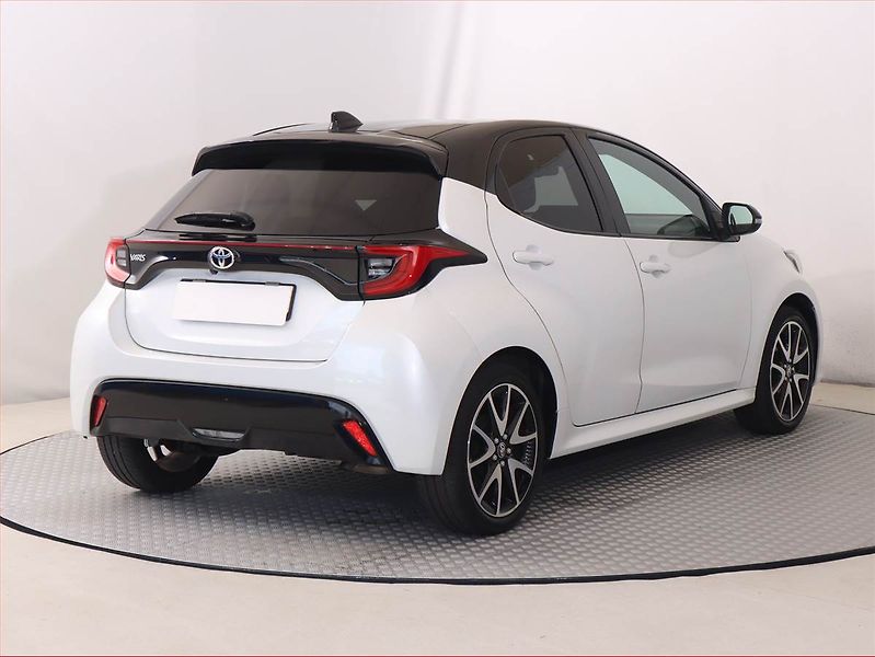 Toyota Yaris (2021) 1.5 VVT-i, Serv.kniha, Kůže - fotka 5 z 17