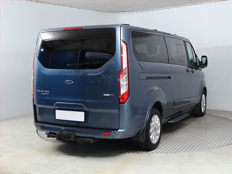 Ford Tourneo Custom (2023) Titanium 2.0 EcoBlue, ČR, 1Maj - fotka 5 z 17