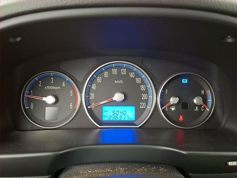 Hyundai Santa Fe (2010) 2.2 CRDi, 4X4, Automat - fotka 11 z 17