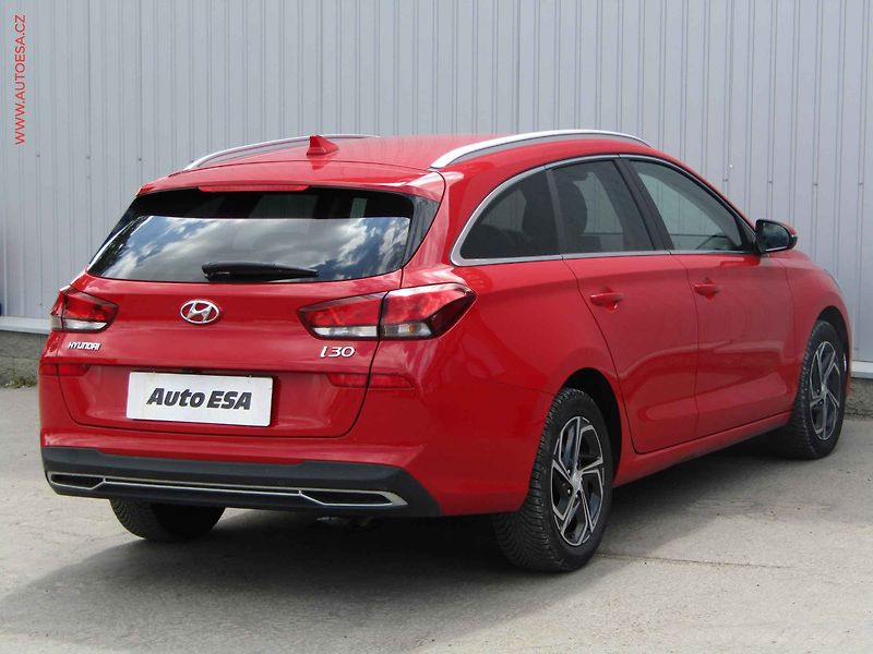 Hyundai i30 (2023) 1.0 T-GDi, ČR, Smart - fotka 4 z 20
