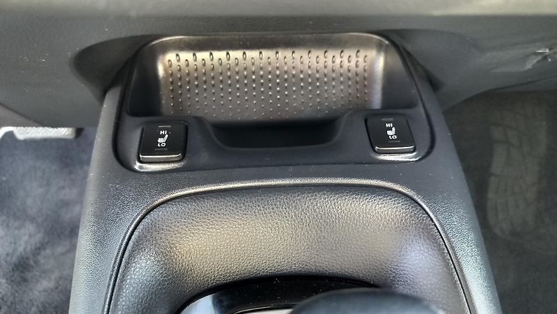 Toyota Corolla 2.0 hybrid, business, navigace - fotka 18 z 29