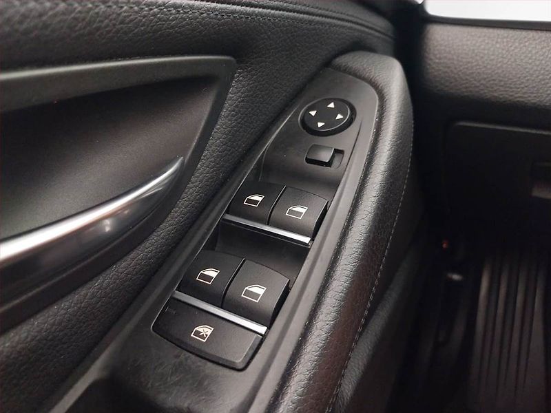 BMW Řada 5 (2013) 520d, Navi, Xenony, Tempomat - fotka 15 z 21