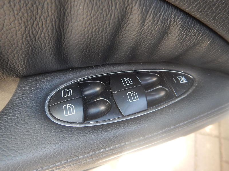 Mercedes-Benz Třídy E E 350 4MATIC, DIGIKLIMA - fotka 16 z 32