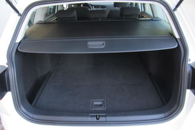 Volkswagen Golf 1.6 TDi AUT.KLIMA VYHŘ.SEDAČKY - fotka 17 z 32