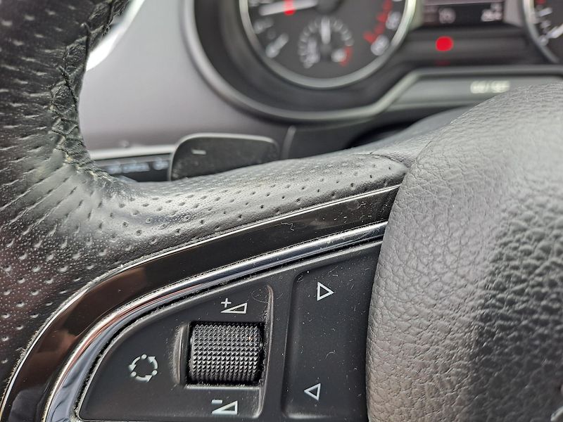 Škoda Octavia (2014) 1.6 TDi DSG PĚKNÝ STAV - fotka 22 z 33