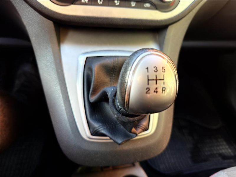 Ford C-MAX 1,6 i - fotka 14 z 22
